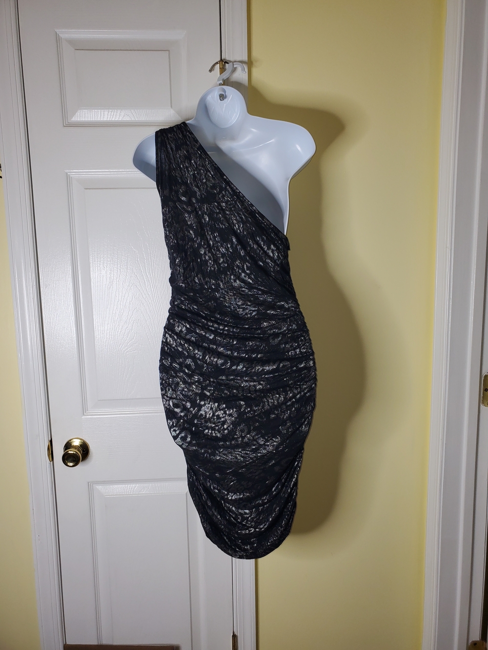 Danilla Bag Black One Shoulder Metallic Ruched Bodycon Cocktail Dress Size Large - Picture 4 of 6